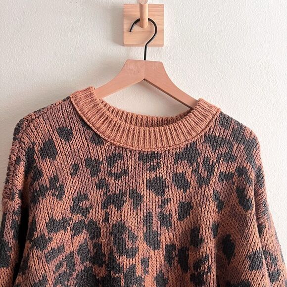 Aerie Oversized Leopard Print Crewneck Pullover Sweater Size S - Picture 4 of 7